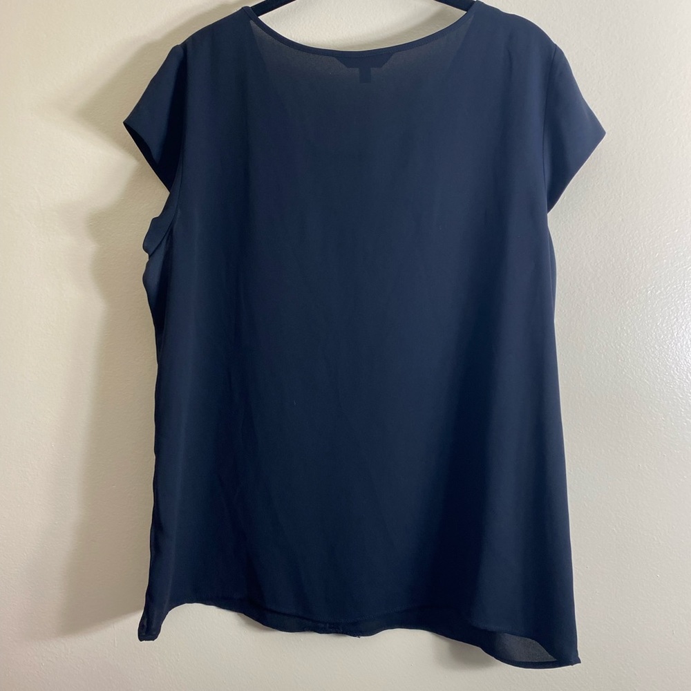 Express Cut Out Top - Picture 2 of 8